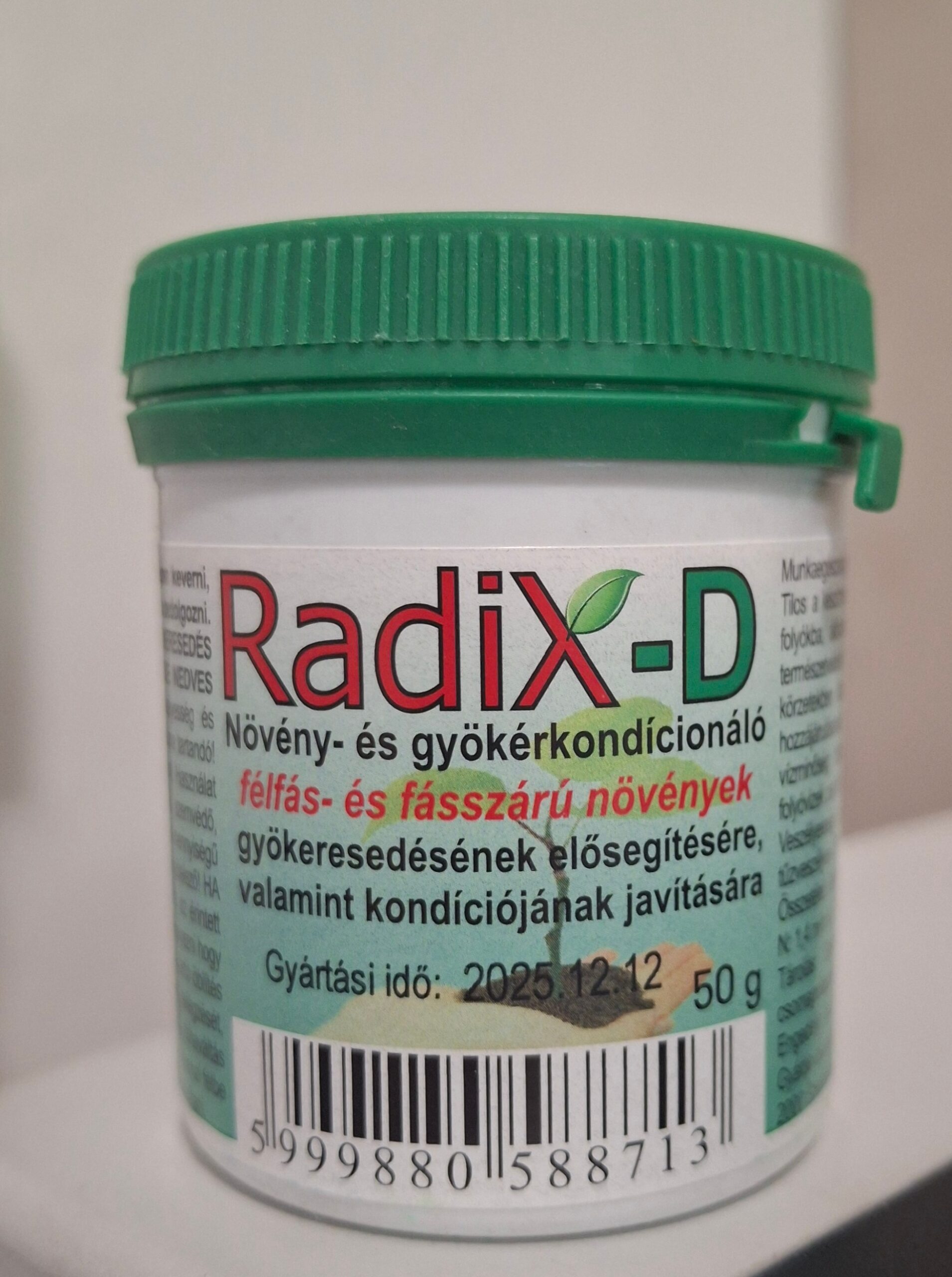 Radix-D növény- és gyökérkondícionáló félfás- és fásszárú növényekhez 50 g